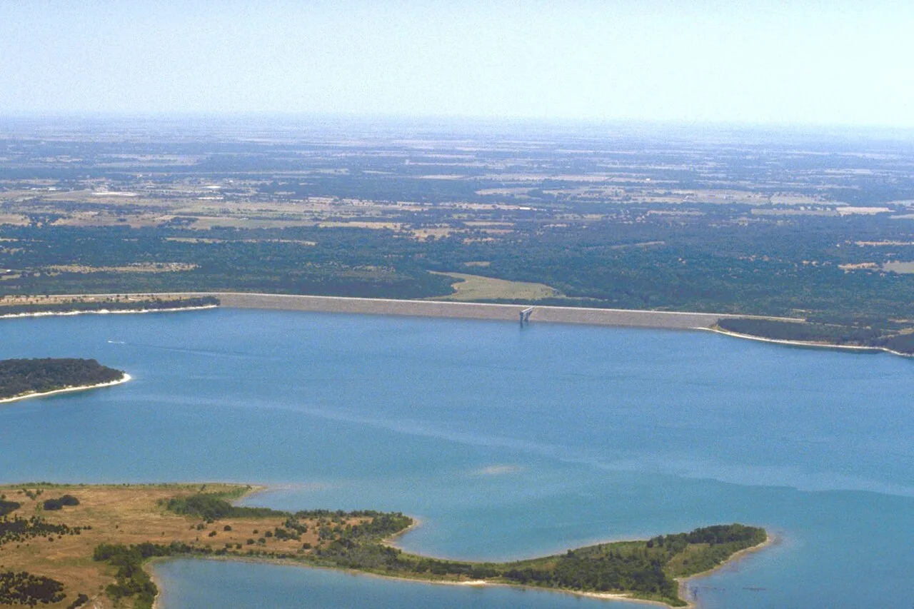 Regional view: nearby Stillhouse Hollow Lake and Dam in Bell County. USACE archival photograph.